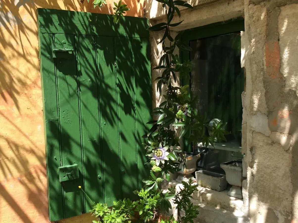 La Bergerie De Castellan Bed & Breakfast Verquieres 0*,